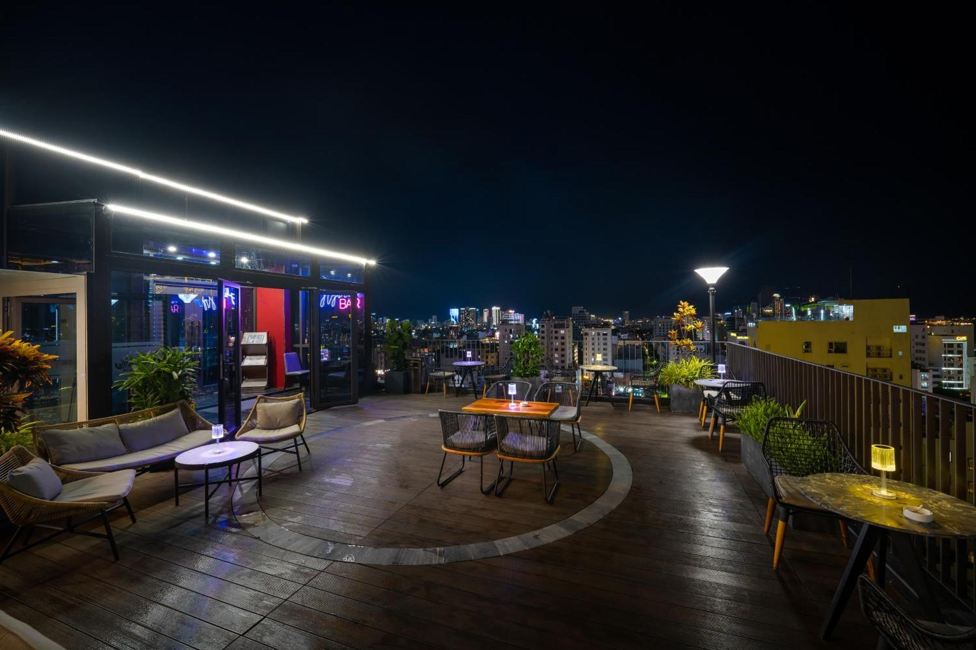 Golden Lotus Grand Da Nang - Panoramic Rooftop Bar & Daily Afternoon Tea Exterior photo
